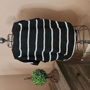 Nwot short sleeve muscle style striped knitted sweater sz small black and white